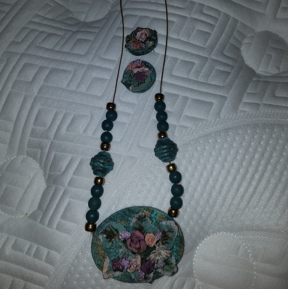 Floral necklace and earrings set